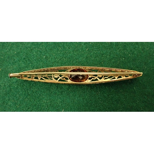 418 - CITRINE AND YELLOW GOLD EARLY 20TH CENTURY FRETWORK BARN BROOCH