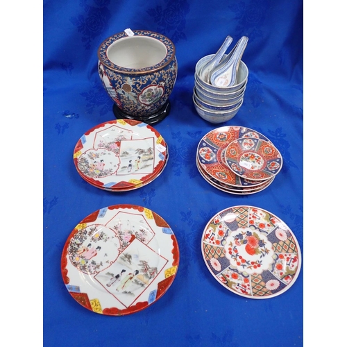 45 - A COLLECTION OF JAPANESE AND ASIAN CERAMICS