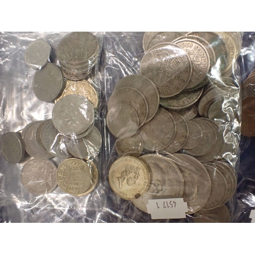 524 - QUANTITY OF MIXED COINS