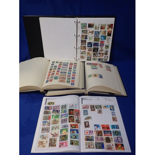 533 - A QUANTITY OF STAMPS