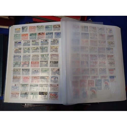 535 - A COLLECTION OF WORLD STAMPS in albums