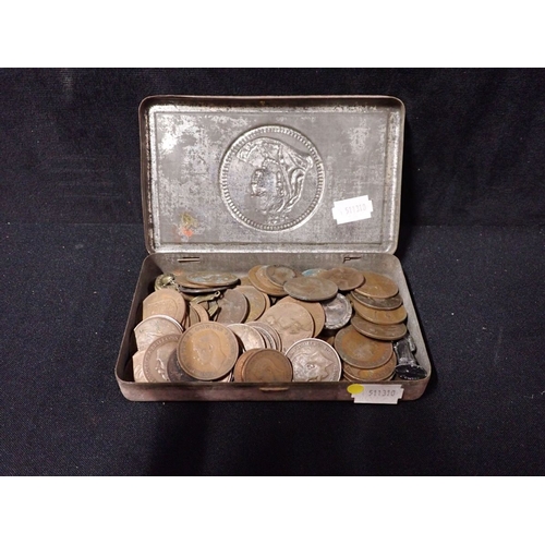 546 - A BOER WAR SOUTH AFRICA 1900 GIFT TIN containing a small silver pill box, a few coins, and other sma... 