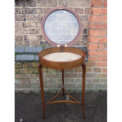 758 - AN EDWARDIAN MAHOGANY CIRCULAR BIJOUTERIE CABINET on shaped legs and stretchers 45cm diam