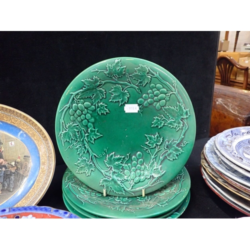 93 - A COLLECTION OF DECORATIVE PLATES including a Pearlware pagoda pattern plate, majolica and others