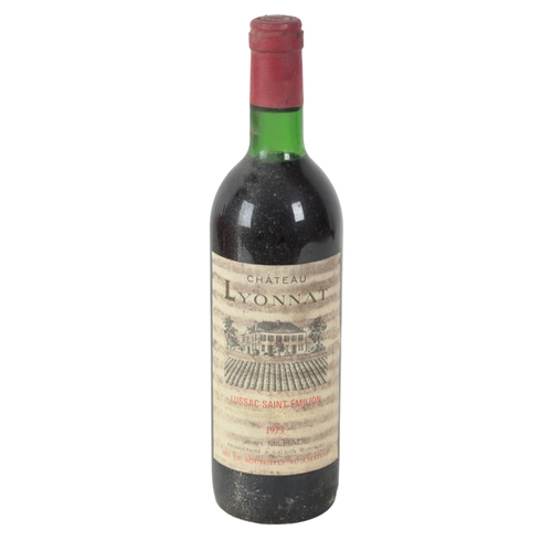 103 - A MIXED PARCEL OF BORDEAUX RED WINE Saint-Emilion and Lussac-Saint-Emilion, vintages between 1971-19... 