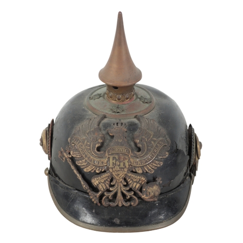 276 - A FIRST WORLD WAR IMPERIAL GERMAN / PRUSSIAN PICKELHAUBE UNIFORM HELMET the central plate with the I... 