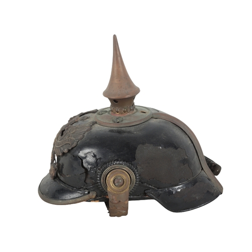 276 - A FIRST WORLD WAR IMPERIAL GERMAN / PRUSSIAN PICKELHAUBE UNIFORM HELMET the central plate with the I... 