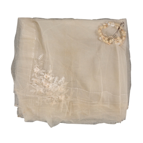 358 - A COLLECTION OF PERIOD LACE to include a mid 20th century wedding veil and headdress