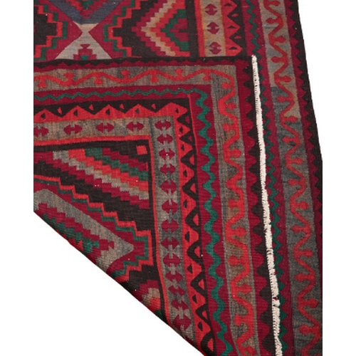 589 - A SOUTH WEST PERSIAN QASHGAI KILIM with geometric lozenge patternation, 370cm x 145cm