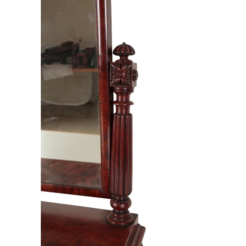 265 - AN EARLY 19TH CENTURY MAHOGANY DRESSING MIRROR, ATTRIBUTABLE TO GILLOWS the rectangular mirror plate... 