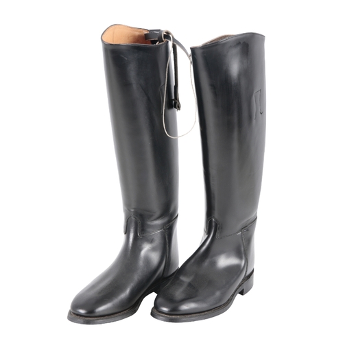 376 - REGENT: A PAIR OF BLACK LEATHER RIDING BOOTS size 4.5

Provenance: A Private Collection of Clothing ... 