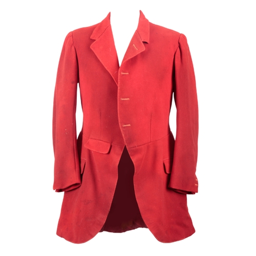 377 - A GENTLEMAN'S RED HUNTING COAT size 36