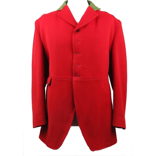 380 - A GENTLEMAN'S RED HUNTING COAT with a green collar, size 40