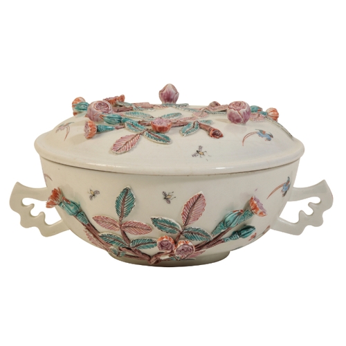 62 - A MEISSEN BÖTTGER PORCELAIN TWIN HANDLED CIRCULAR ECUELLE AND COVER circa 1718, applied with sprays ... 