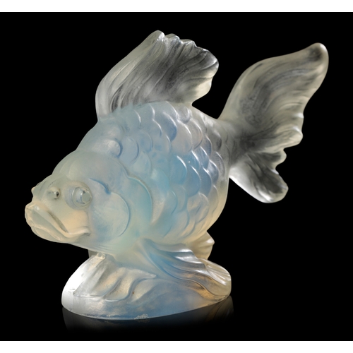 543 - JOBLING: AN 'OPALIQUE' OPALESCENT GLASS FISH c. 1934-39, modelled on a small water ripple base, styl... 