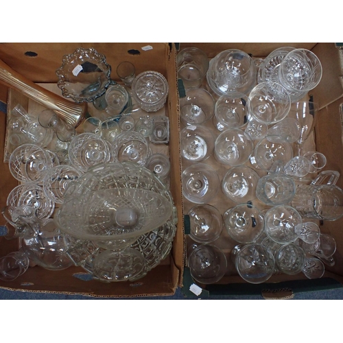 41 - A COLLECTION OF DOMESTIC GLASS WARE including a Carnival glass vase