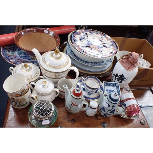 124 - A COLLECTION OF ASIAN AND OTHER CERAMICS and a parasol (in original wrapping)