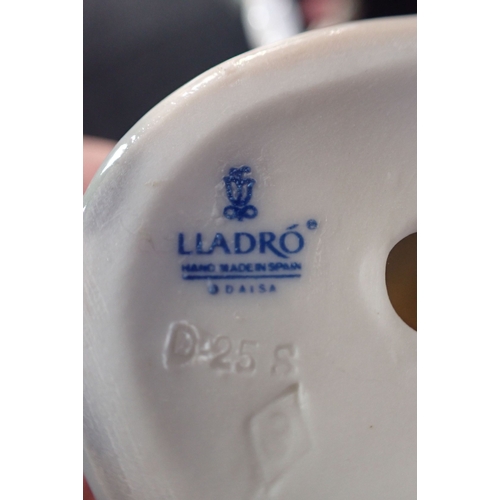 310 - A COLLECTION OF LLADRO FIGURINES including a boxed Lladro society plaque (14)