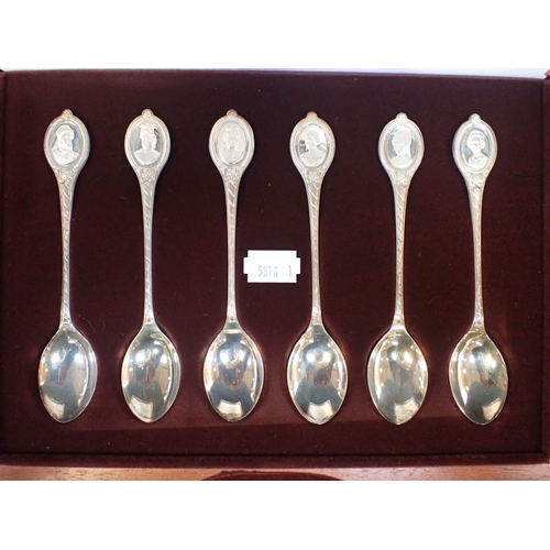 374 - THE SOVEREIGN QUEENS SPOON COLLECTION The Sovereign Queens spoon Collection, Members edition contain... 