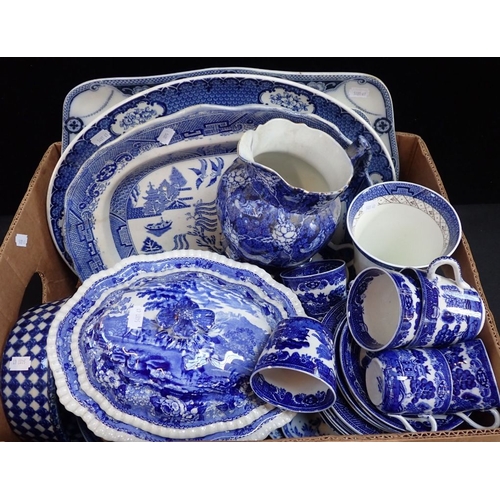 100 - A QUANTITY OF BLUE AND WHITE CERAMICS including a Booth;'s 'Real Old Willow' vase