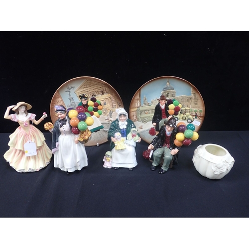 80 - A GROUP OF ROYAL DOULTON BALLOON SELLER ITEMS including a pair of plates, The Balloon Man' and 'Penn... 