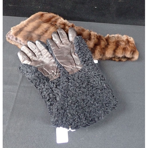 310 - A PAIR OF VINTAGE ASTRAAKHAN AND LEATHER DRIVING GLOVES and a fur stole