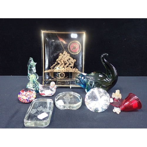 317 - AN ART GLASS ANIMAL, PAPERWEIGHTS and other items