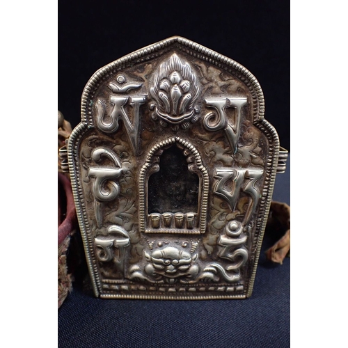 414 - A TIBETAN GRAIL TRAVELLING SHRINE