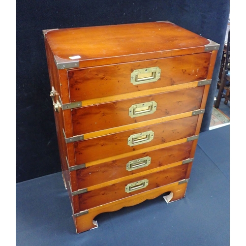 835 - A MILITARY STYLE YEW WOOD CHEST OF FIVE DRAWERS with flush brass drawer handles and brass corners (r... 