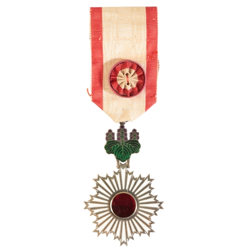 271 - JAPAN. ORDER OF THE RISING SUN, IV CLASS Japan.  Order of the Rising Sun (??? Kyokujitsu sho), IV cl... 