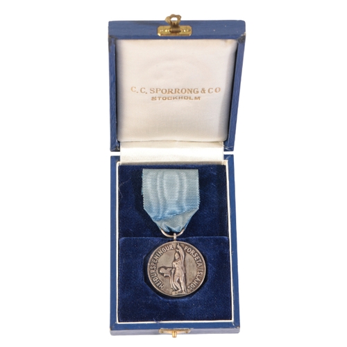 285 - ICELAND. PRESIDENT OF ICELAND'S MEDAL OF HONOUR IN CASE OF ISSUE Iceland.  President of Iceland's Me... 