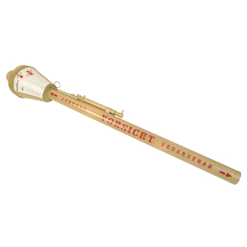 478 - A REPRODUCTION PANZERFAUST perfect for display or a reenactor, tan in colour with the instructions o... 