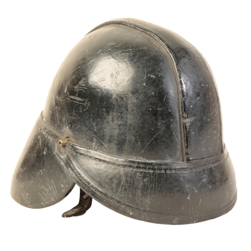 492 - A WWI BRITISH LEATHER FIRE HELMET with original leather lining and leather chin strap, size 6 7/8, w... 