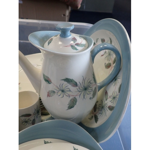 101 - A WEDGWOOD BARLASTON 'PENSHURST' PART DINNER SERVICE together with a quantity of 1930s tea and dinne... 