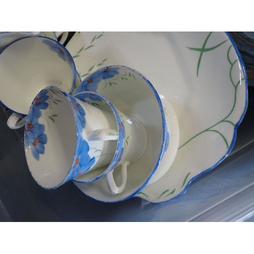 101 - A WEDGWOOD BARLASTON 'PENSHURST' PART DINNER SERVICE together with a quantity of 1930s tea and dinne... 