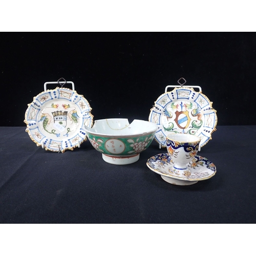 120 - A QUIMPER POTTERY EGG CUP, TWO ITALIAN MAIOLICA PIN DISHES AND A CHINESE PORCELAIN BOWL (DAMAGED)