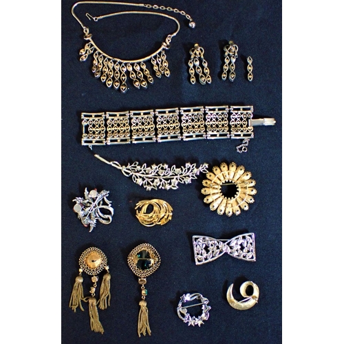 453 - A SUITE OF 'JEWELCRAFT' COSTUME JEWELLERY (a/f), and other costume jewellery