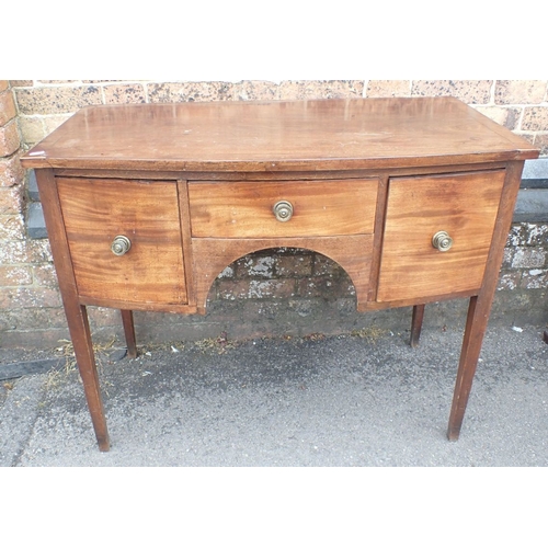 779 - A GEORGE III BOW FRONT DRESSING TABLE with square tapering legs 91cm wide