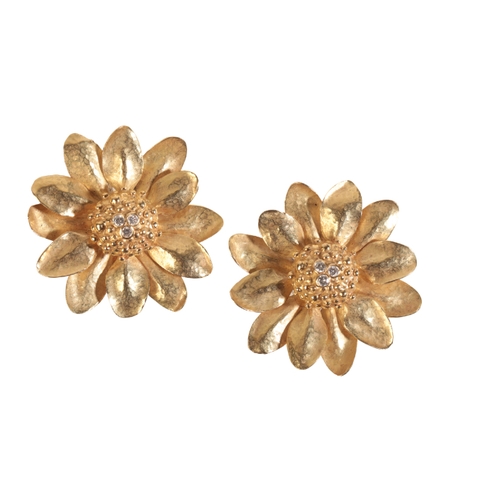 25 - A PAIR OF 18CT GOLD AND DIAMOND SET SUNFLOWER EARRINGS each set with three diamond, combined approx.... 