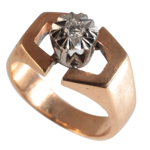 37 - A SOLITAIRE DIAMOND RING the brilliant-cut diamond in an illusion setting, estimated diamond weight ... 