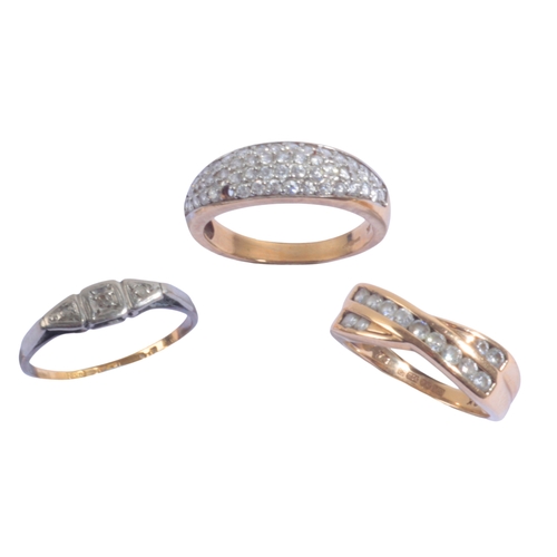 47 - AN 18CT GOLD AND PLATINUM MOUNTED DIAMOND TRILOGY RING with central square stone approx 0.02ct flank... 