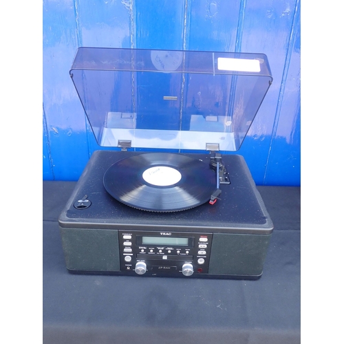 121 - A TEAC LPR400 COMBINED TURNTABLE AND COMPACT DISC PLAYER/RECORDER