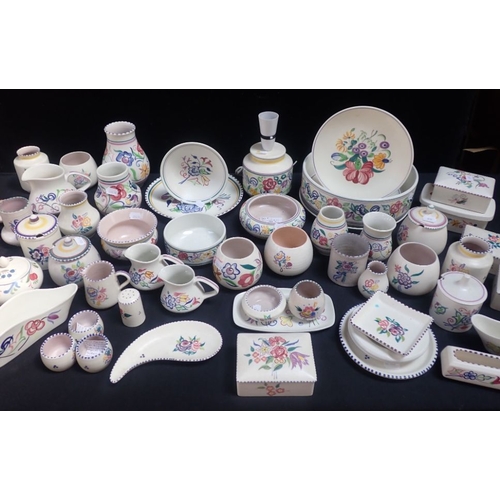 141 - POOLE POTTERY: A COLLECTION OF TRADITIONALLY PAINTED WARES including a table lamp, a large bowl, num... 