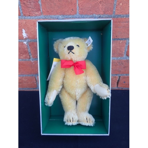 192 - A STEIFF 'WILLIAM SHAKESPEARE' BLOND MOHAIR TEDDY BEAR limited edition 109 of 2000, boxed