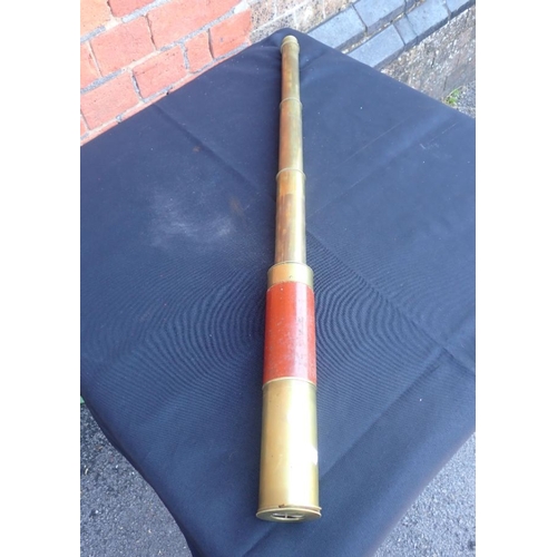 457 - A BRASS AND MAHOGANY TELESCOPE 87cm long (open)