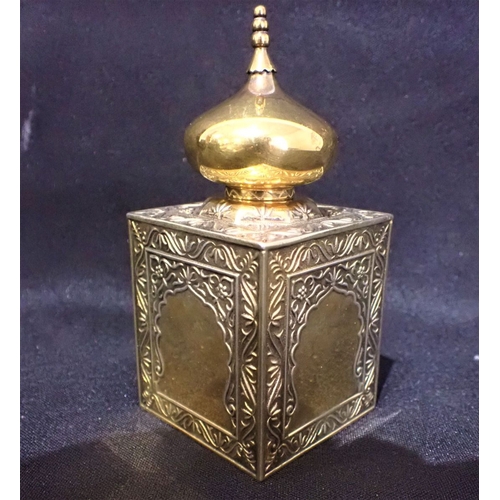 314a - AN ARMANI SILVER GILT SCENT BOTTLE, C. 1960 in the form of a Moorish building