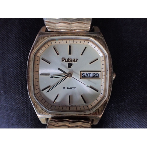 340 - HUGO BOSS: A LADIES' STAINLESS STEEL WRISTWATCH with quartz movement, on a black leather strap, in t... 