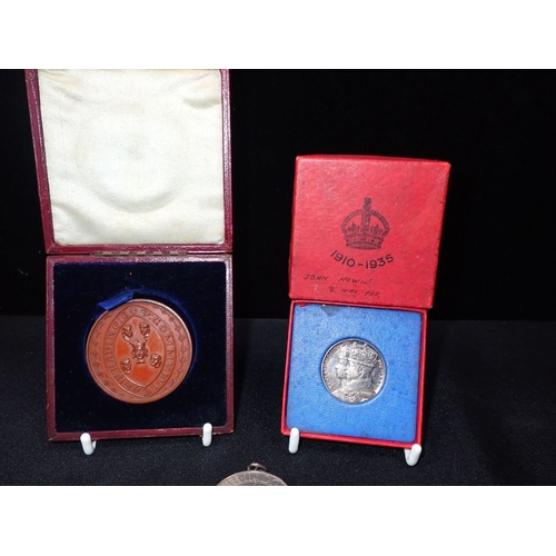 391 - A SCIENCE AND ART DEPARMENT READING INDUSTRIAL EXHIBITION COMMEMORATIVE MEDAL (cased) with a King Ge... 