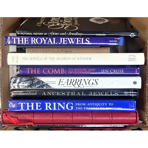 461 - A COLLECTION OF BOOKS jewellery subjects