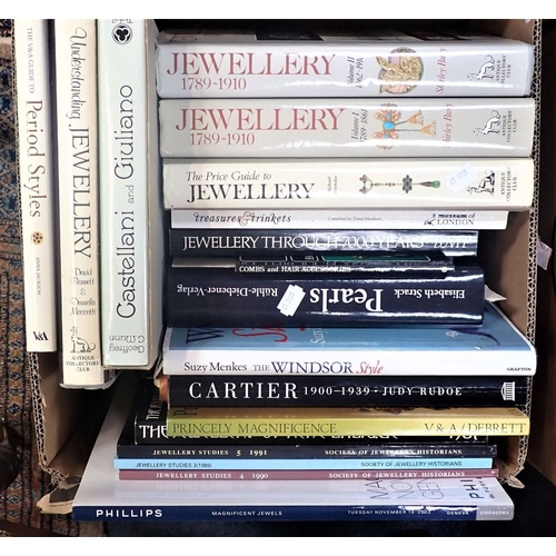 461 - A COLLECTION OF BOOKS jewellery subjects